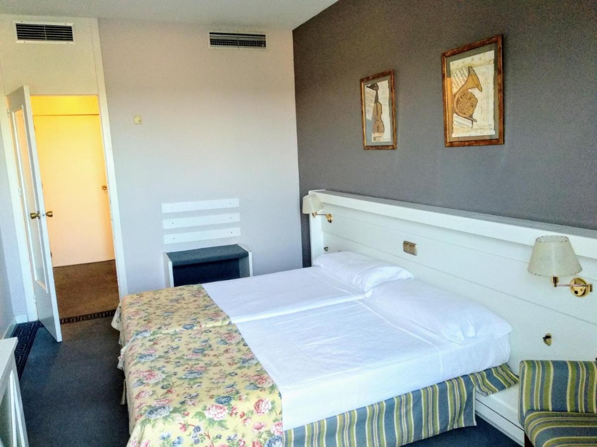 Hotel Las Cigueenas Trujillo Zewnętrze zdjęcie